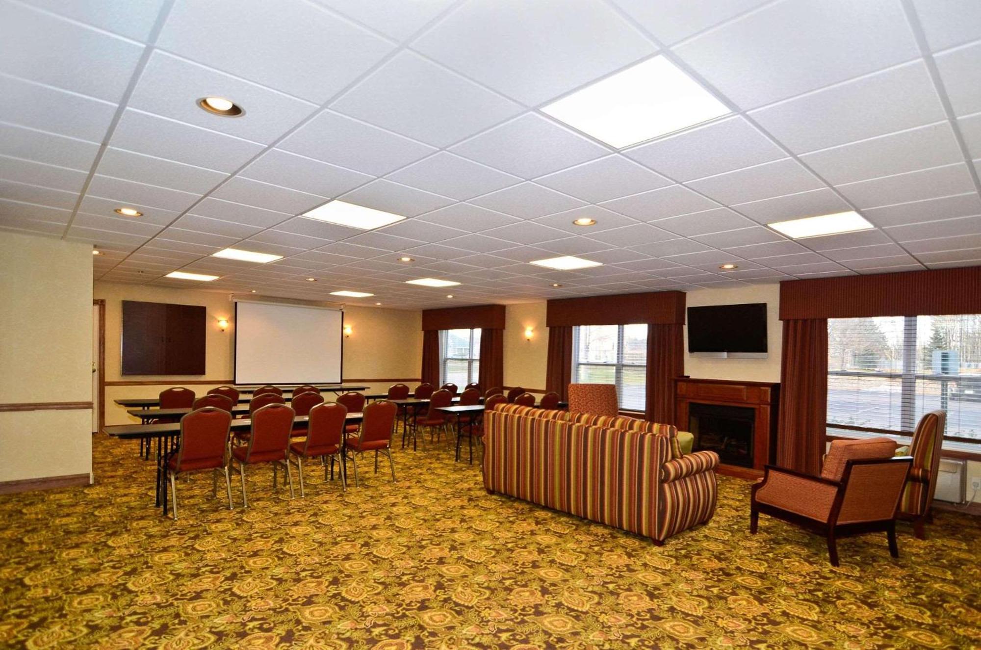 Country Inn & Suites By Radisson, Stevens Point, Wi Bagian luar foto