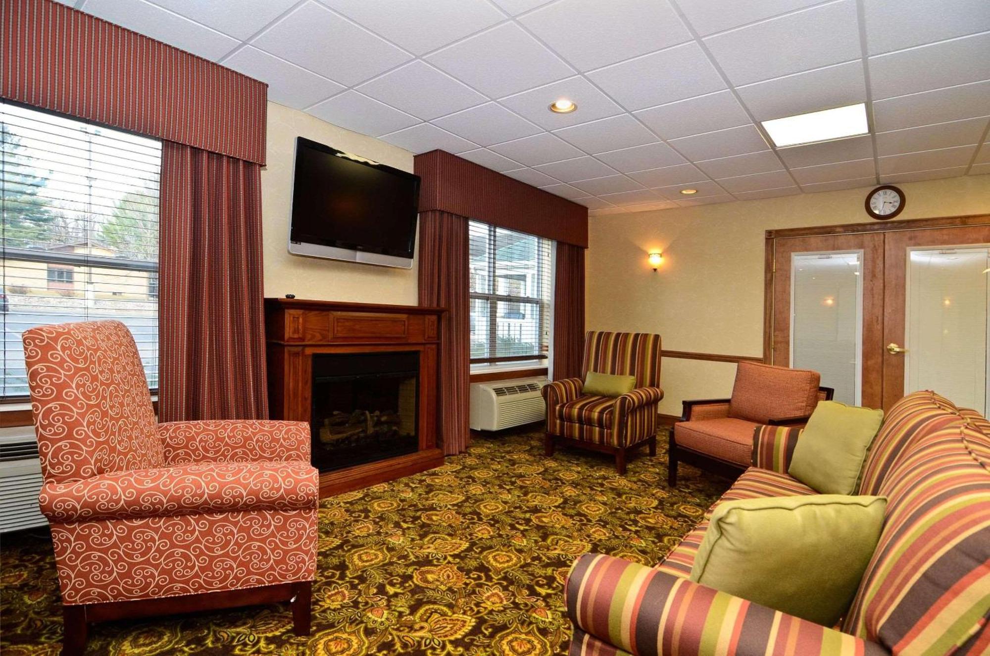 Country Inn & Suites By Radisson, Stevens Point, Wi Bagian luar foto